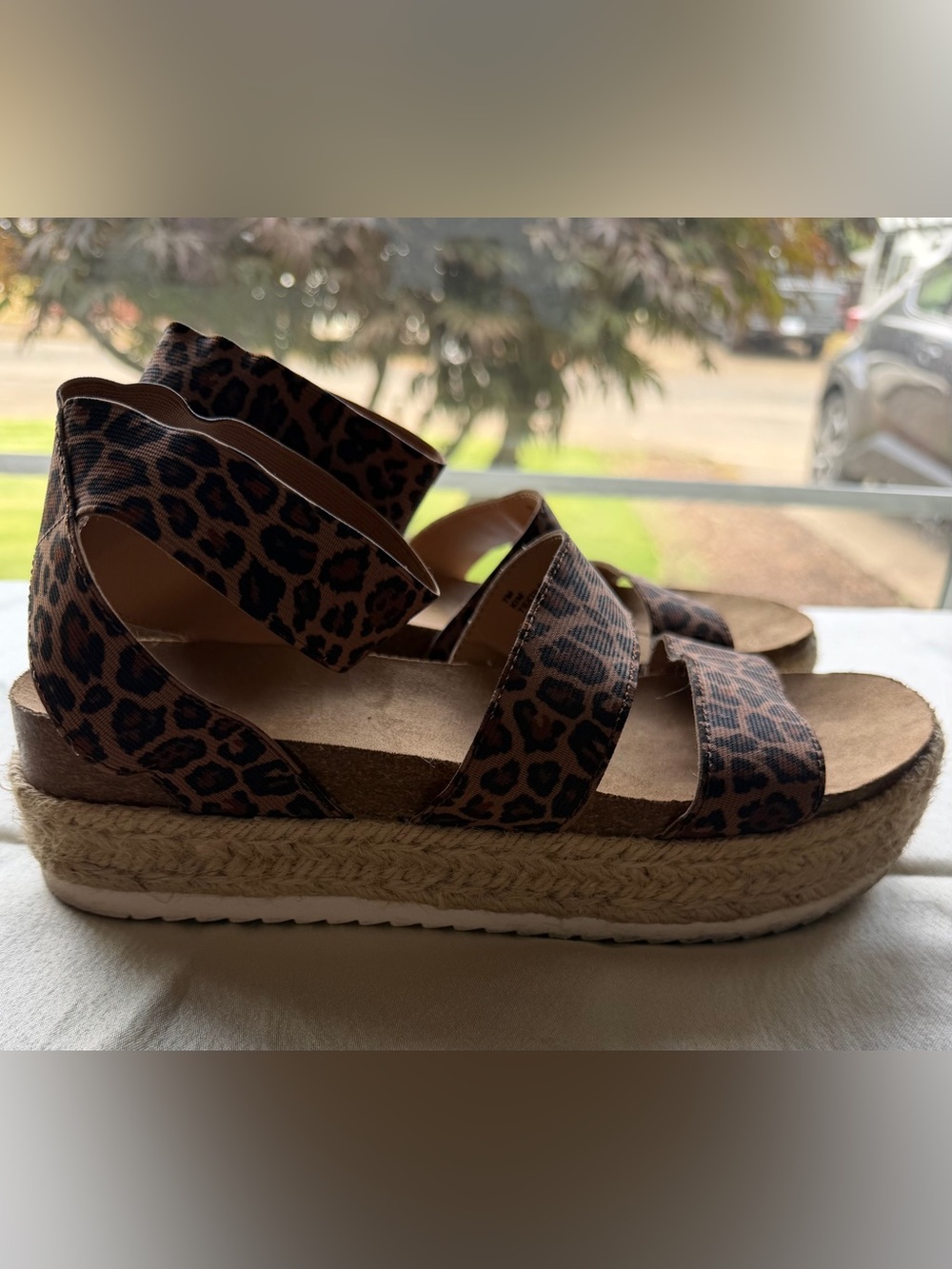 R2 Cheetah Print Platform Sandals in Brown and Black Jute Elastic Women’s Size 7